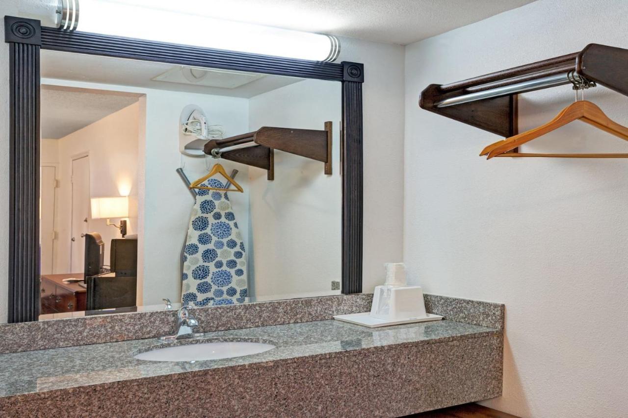 Zen Living Suites Extended Stay - Jacksonville - University Blvd מראה חיצוני תמונה
